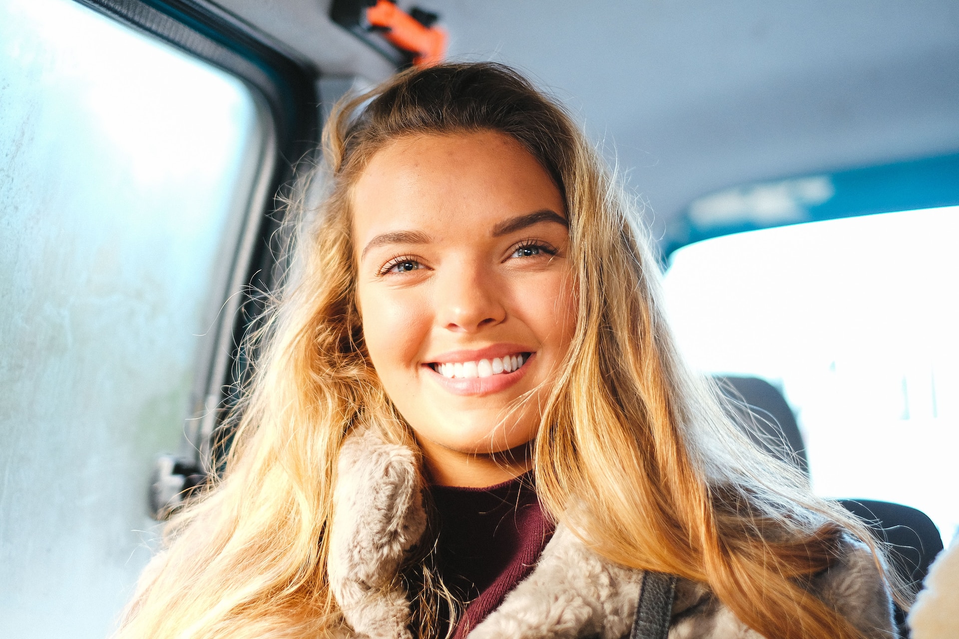 woman in norway havinga brown hairs is smiling